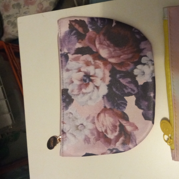 2 Makeup bags - Picture 2 of 3